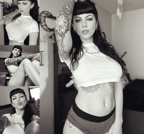 Naakte gelekte OnlyFans-foto van Punkqueenxoxo