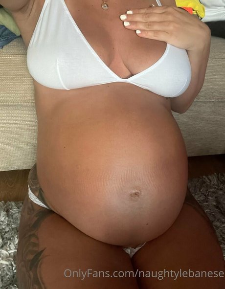 Naakte gelekte OnlyFans-foto van Naughtylebanese
