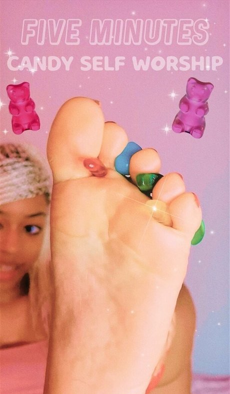 Naakte gelekte OnlyFans-foto van Feetofmelanie