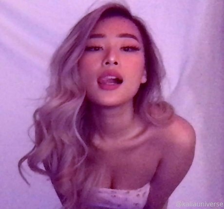 Naakte gelekte OnlyFans-foto van Kaliauniverse