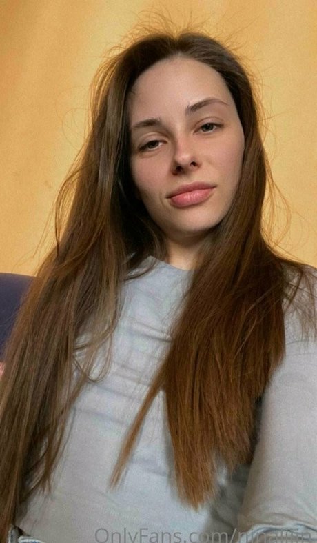 Naakte gelekte OnlyFans-foto van Nina Liin