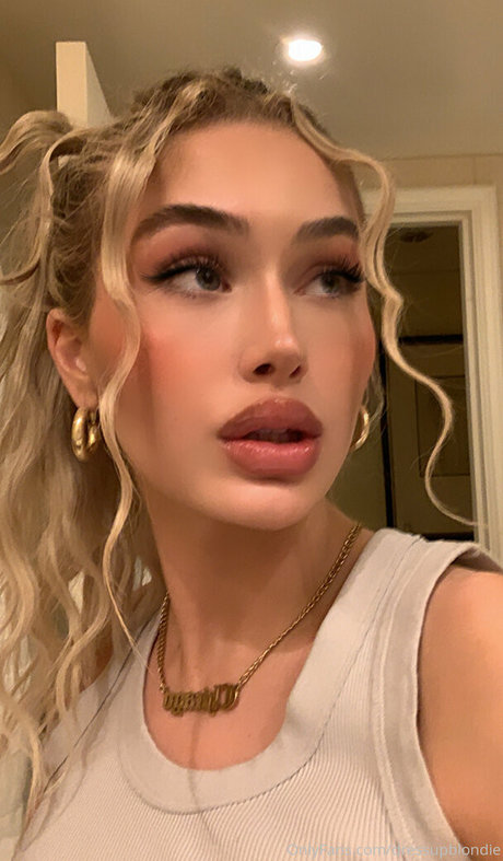 Dressupblondie