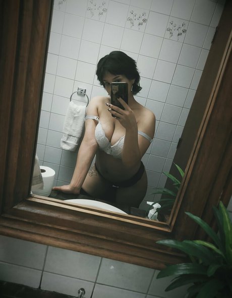 Naakte gelekte OnlyFans-foto van Usaguisamy
