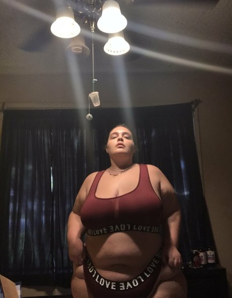 Naakte gelekte OnlyFans-foto van Jenniebooty87