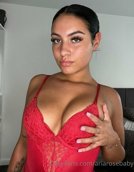 Naakte gelekte OnlyFans-foto van Ariarosebaby