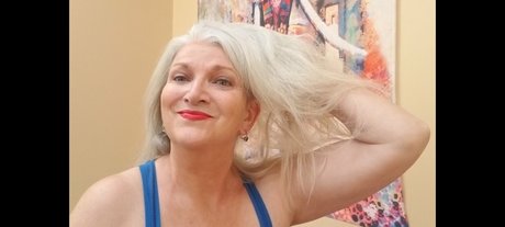 Nakedyoganakedyoga