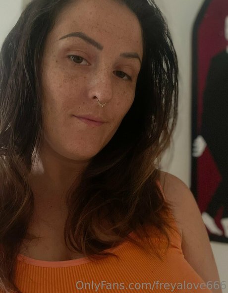 Naakte gelekte OnlyFans-foto van Freyalove666