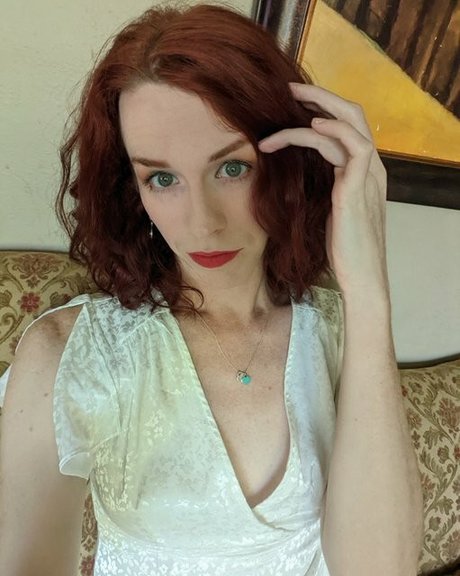 Naakte gelekte OnlyFans-foto van Faye Holloway