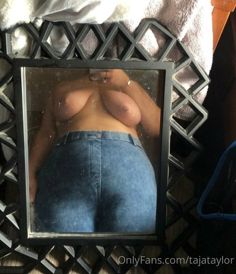 Naakte gelekte OnlyFans-foto van Tajataylor