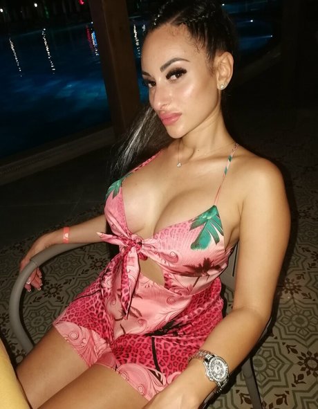 Naakte gelekte OnlyFans-foto van Princess Jasmine