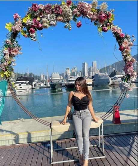 Naakte gelekte OnlyFans-foto van Tamires Nascimento
