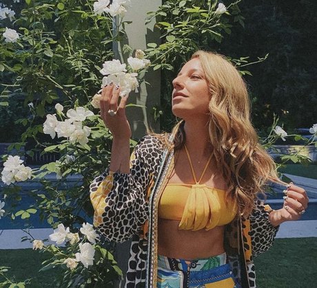 Naakte gelekte OnlyFans-foto van Vanessa Lengies
