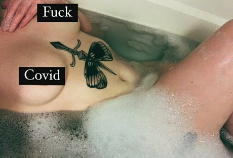 Naakte gelekte OnlyFans-foto van Bellaraven