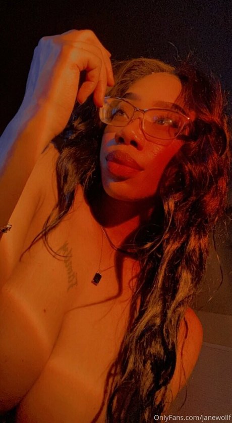 Naakte gelekte OnlyFans-foto van Womanflo