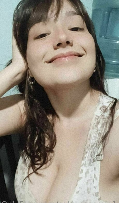 Naakte gelekte OnlyFans-foto van Solenescorpio1