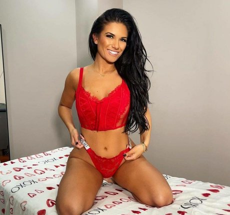Naakte gelekte OnlyFans-foto van Derynn Paige