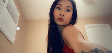 Naakte gelekte OnlyFans-foto van Olivia Ichika