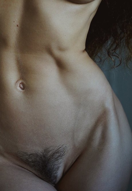 Naakte gelekte OnlyFans-foto van Linartica