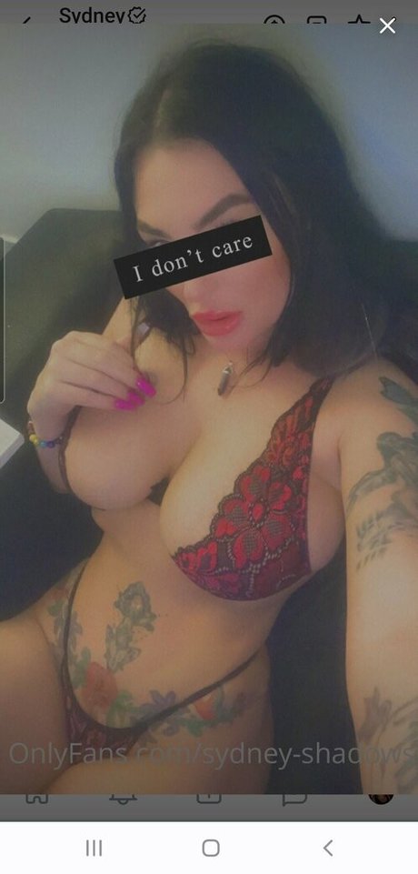 Naakte gelekte OnlyFans-foto van Sidney Shadows