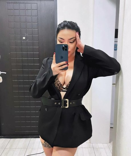 Naakte gelekte OnlyFans-foto van Asa Lochka