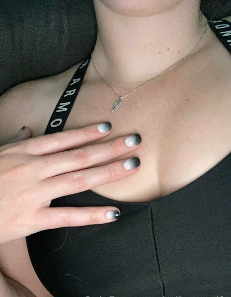 Naakte gelekte OnlyFans-foto van Tallsexywife