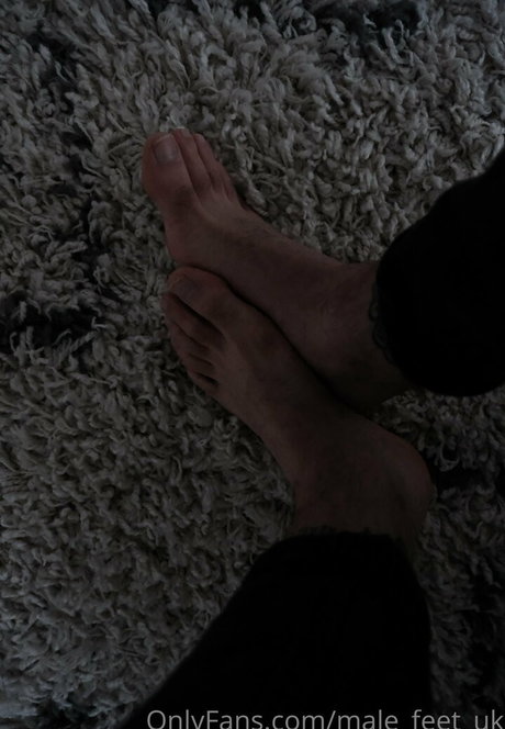 Male_feet_uk