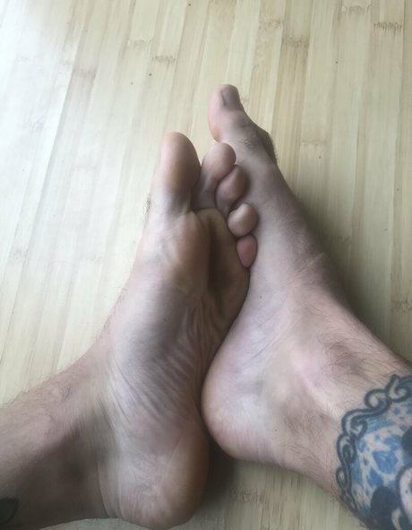 Male_feet_uk