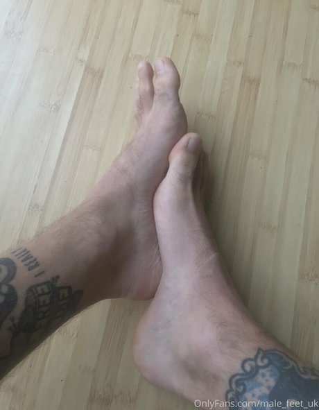 Male_feet_uk