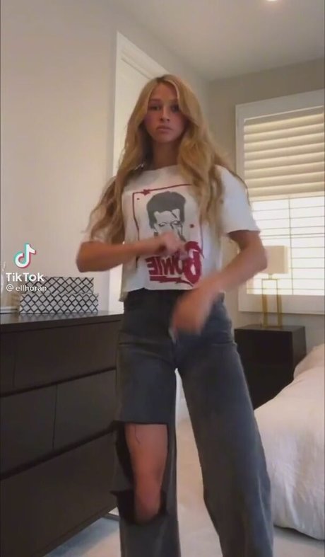 Naakte gelekte OnlyFans-foto van Ella Horan