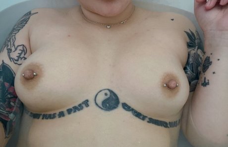 Naakte gelekte OnlyFans-foto van Elfadesangre