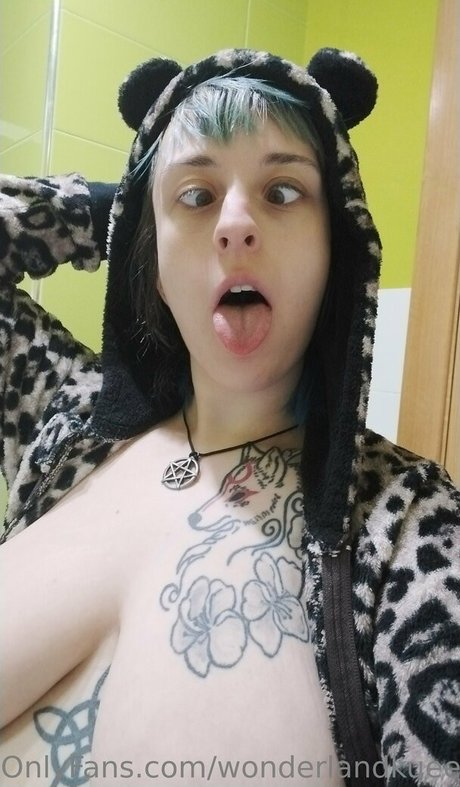 Naakte gelekte OnlyFans-foto van Wonderlandkueen