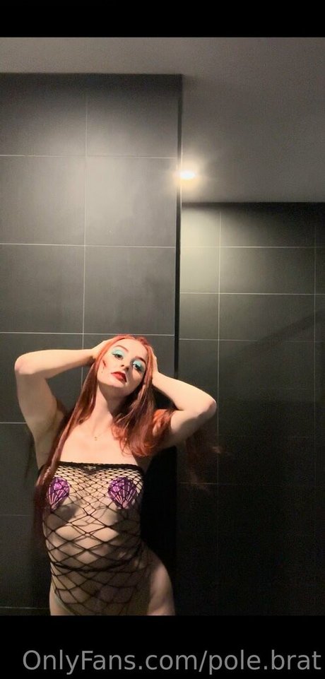 Naakte gelekte OnlyFans-foto van Polebrat