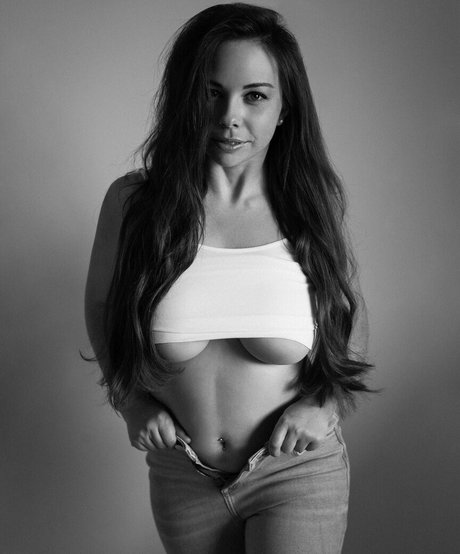 Naakte gelekte OnlyFans-foto van Carmen Palme