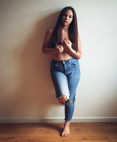 Naakte gelekte OnlyFans-foto van Carmen Palme