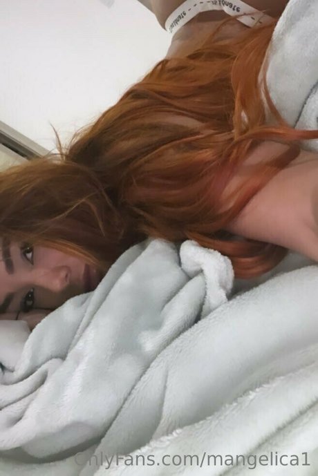 Naakte gelekte OnlyFans-foto van Mangelica1