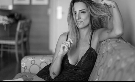 Naakte gelekte OnlyFans-foto van Carol Bernardi