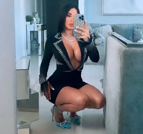 Naakte gelekte OnlyFans-foto van Jasleen Brar