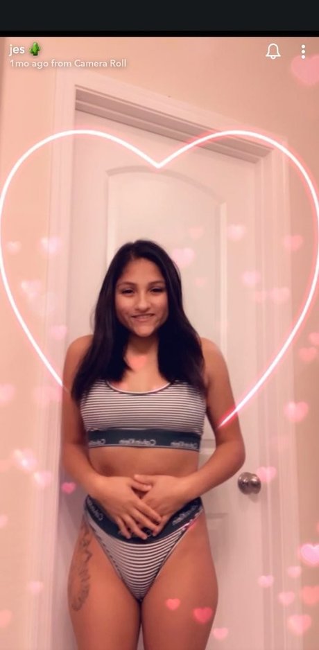 Naakte gelekte OnlyFans-foto van Jessica Frustratedteen