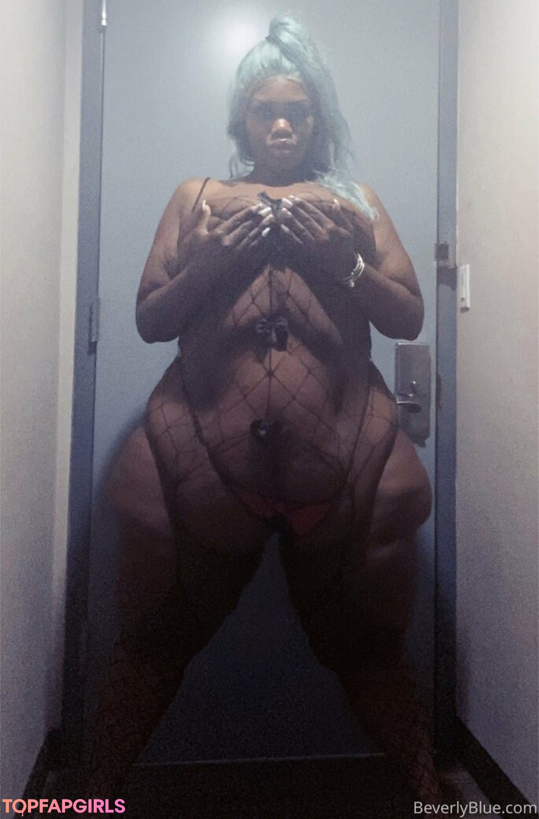 Naakte gelekte OnlyFans-foto van Beverlyblue3x #60 Naakte gelekte OnlyFans-foto van Beverlyblue3x #60