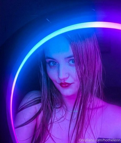 Naakte gelekte OnlyFans-foto van Hothelenn