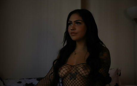 Naakte gelekte OnlyFans-foto van Vixennadia