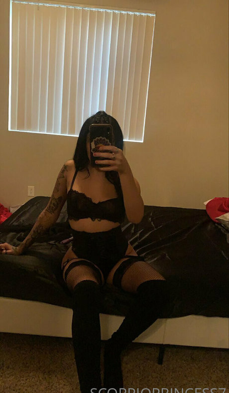 Naakte gelekte OnlyFans-foto van Vixennadia