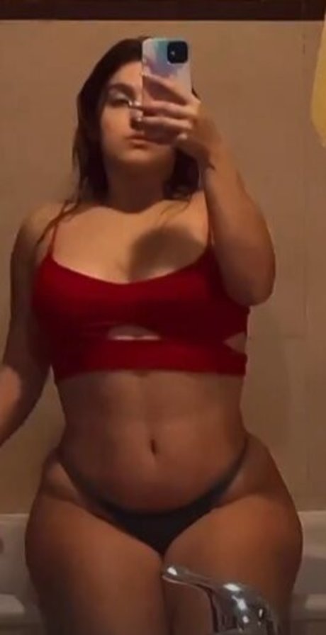 Naakte gelekte OnlyFans-foto van Oknessy