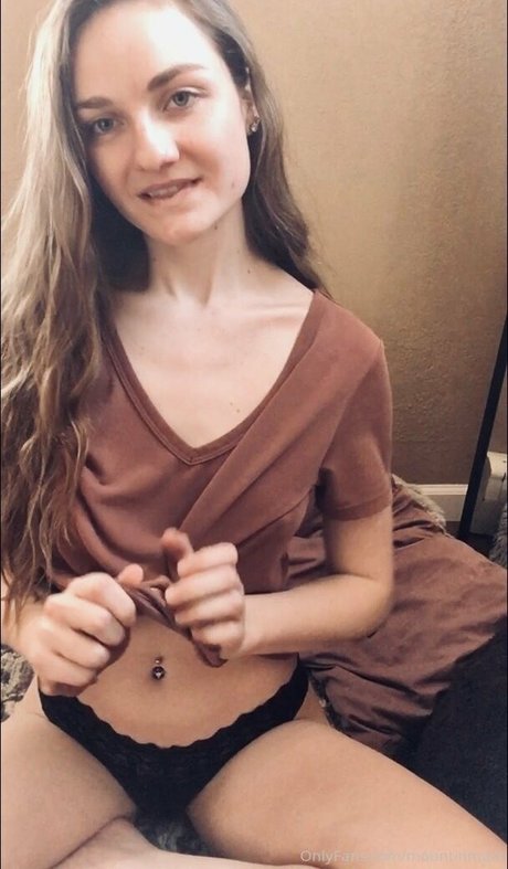 Naakte gelekte OnlyFans-foto van Mountinmadi