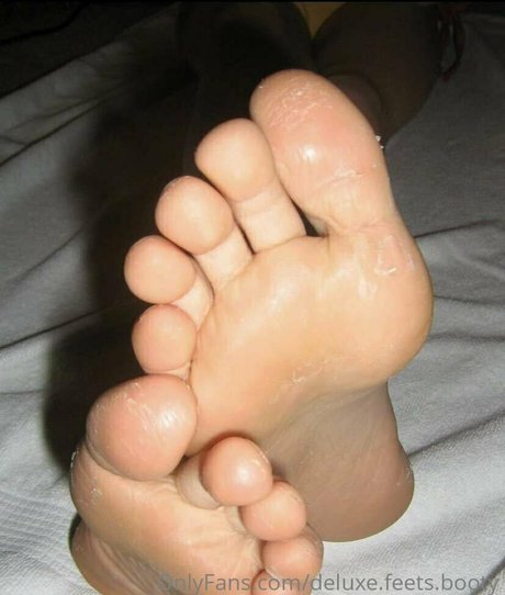 Naakte gelekte OnlyFans-foto van Deluxefeetsbooty