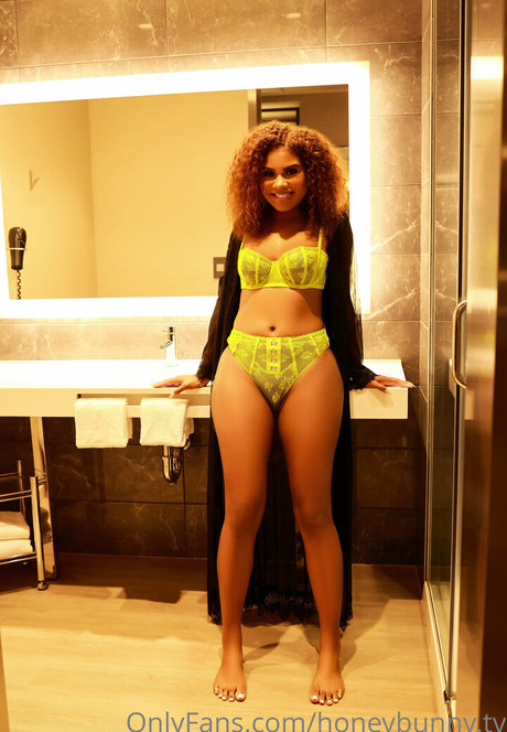 Naakte gelekte OnlyFans-foto van Honeybunnytv