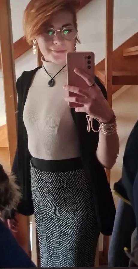 Naakte gelekte OnlyFans-foto van Caroline Haas