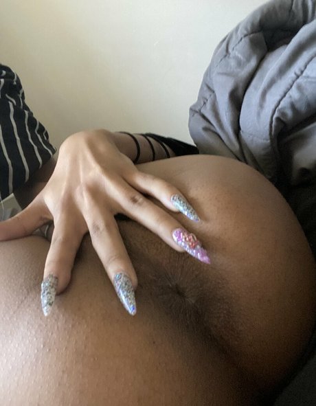 Naakte gelekte OnlyFans-foto van Lilbabyanthony