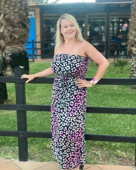 Mrs Hotwife