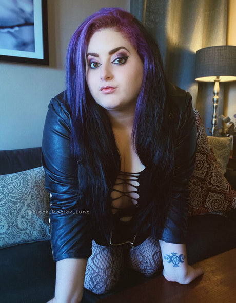 Naakte gelekte OnlyFans-foto van Blackmagickluna